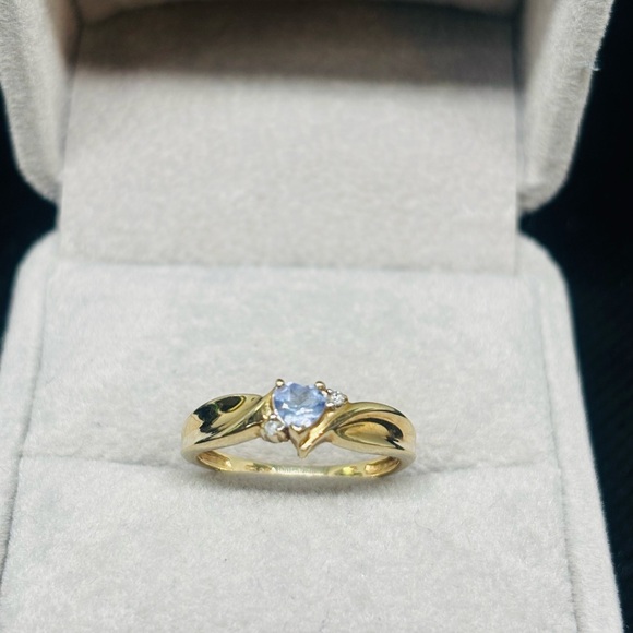 Jewelry - 10K Yellow Gold Tanzanite Ring, size 5.5